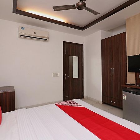 Wonderland Inn Near Aravali Biodiversity Park グルガウン エクステリア 写真