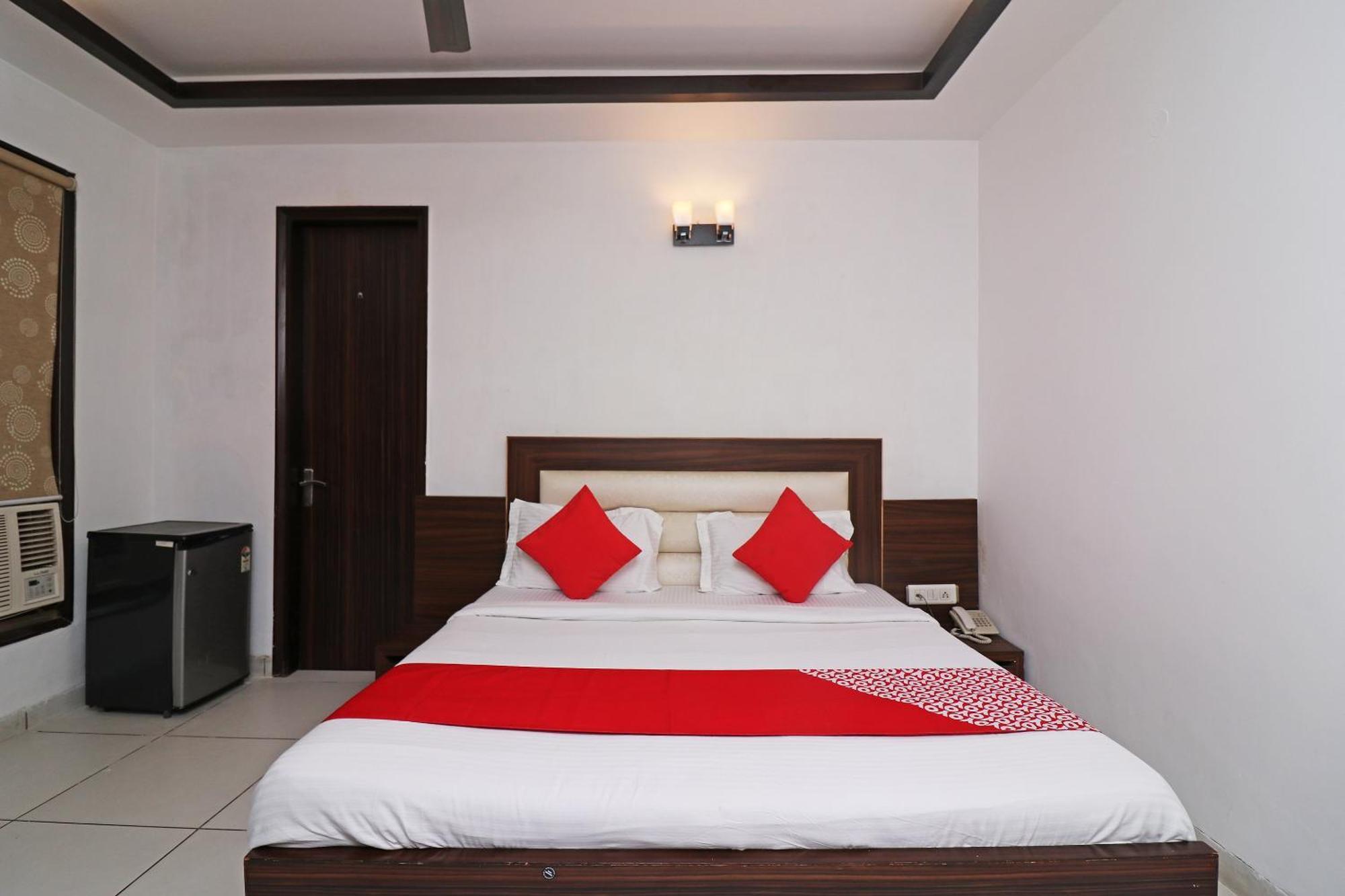 Wonderland Inn Near Aravali Biodiversity Park グルガウン エクステリア 写真