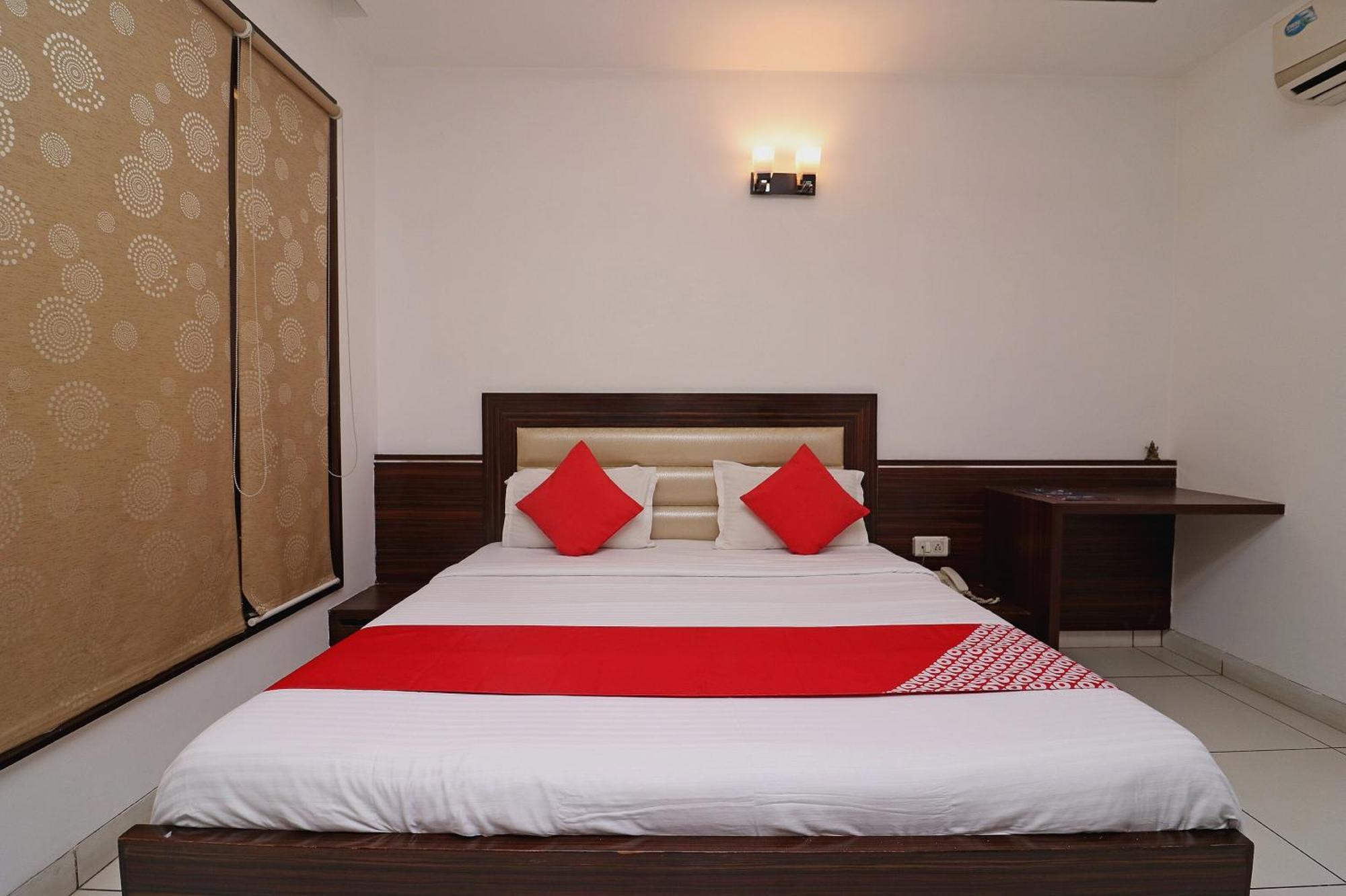 Wonderland Inn Near Aravali Biodiversity Park グルガウン エクステリア 写真