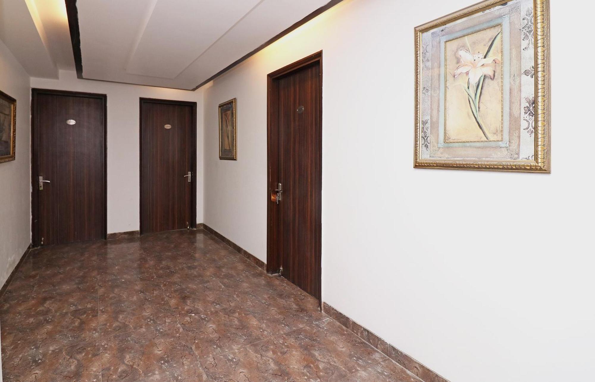 Wonderland Inn Near Aravali Biodiversity Park グルガウン エクステリア 写真