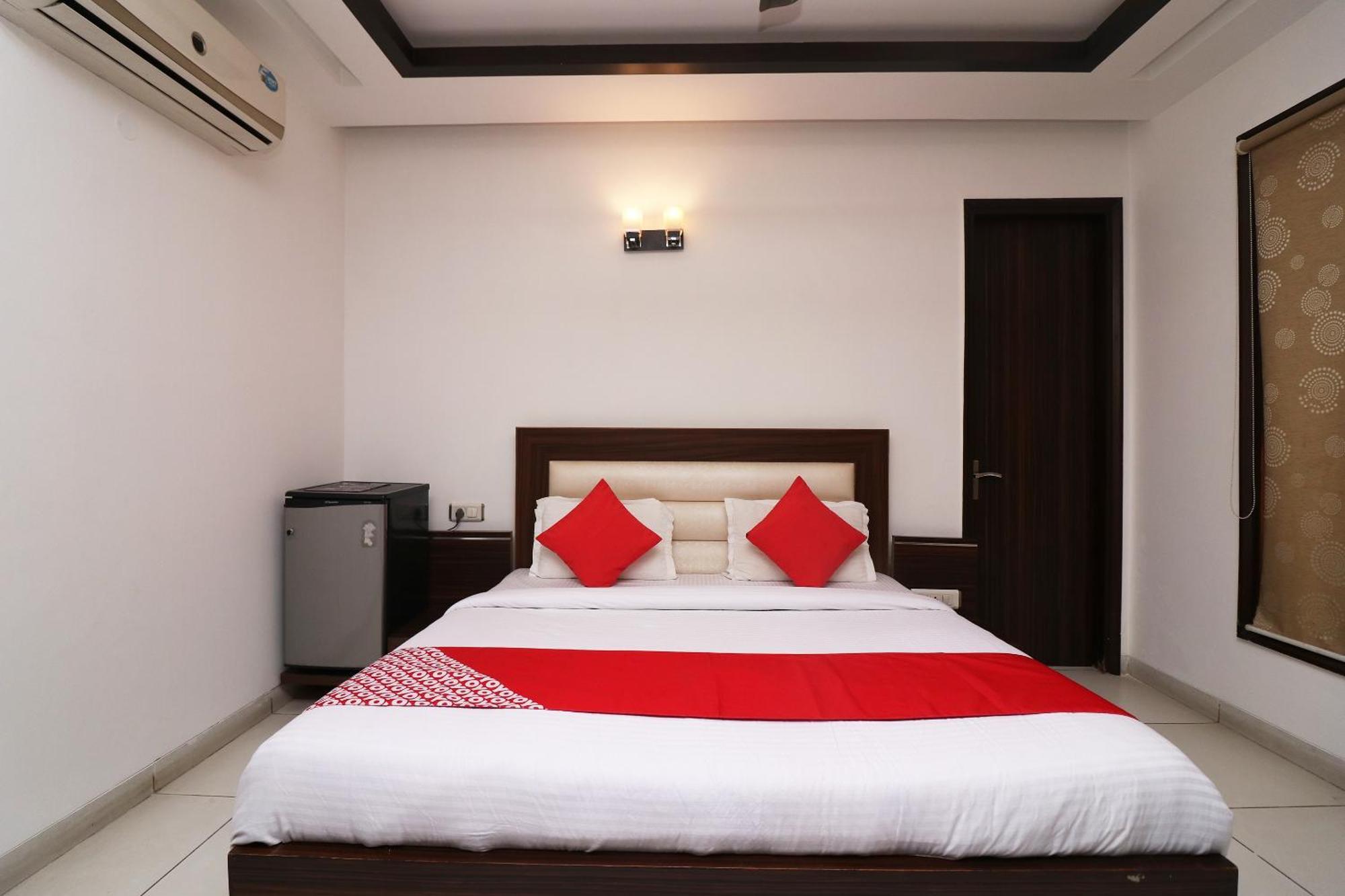 Wonderland Inn Near Aravali Biodiversity Park グルガウン エクステリア 写真