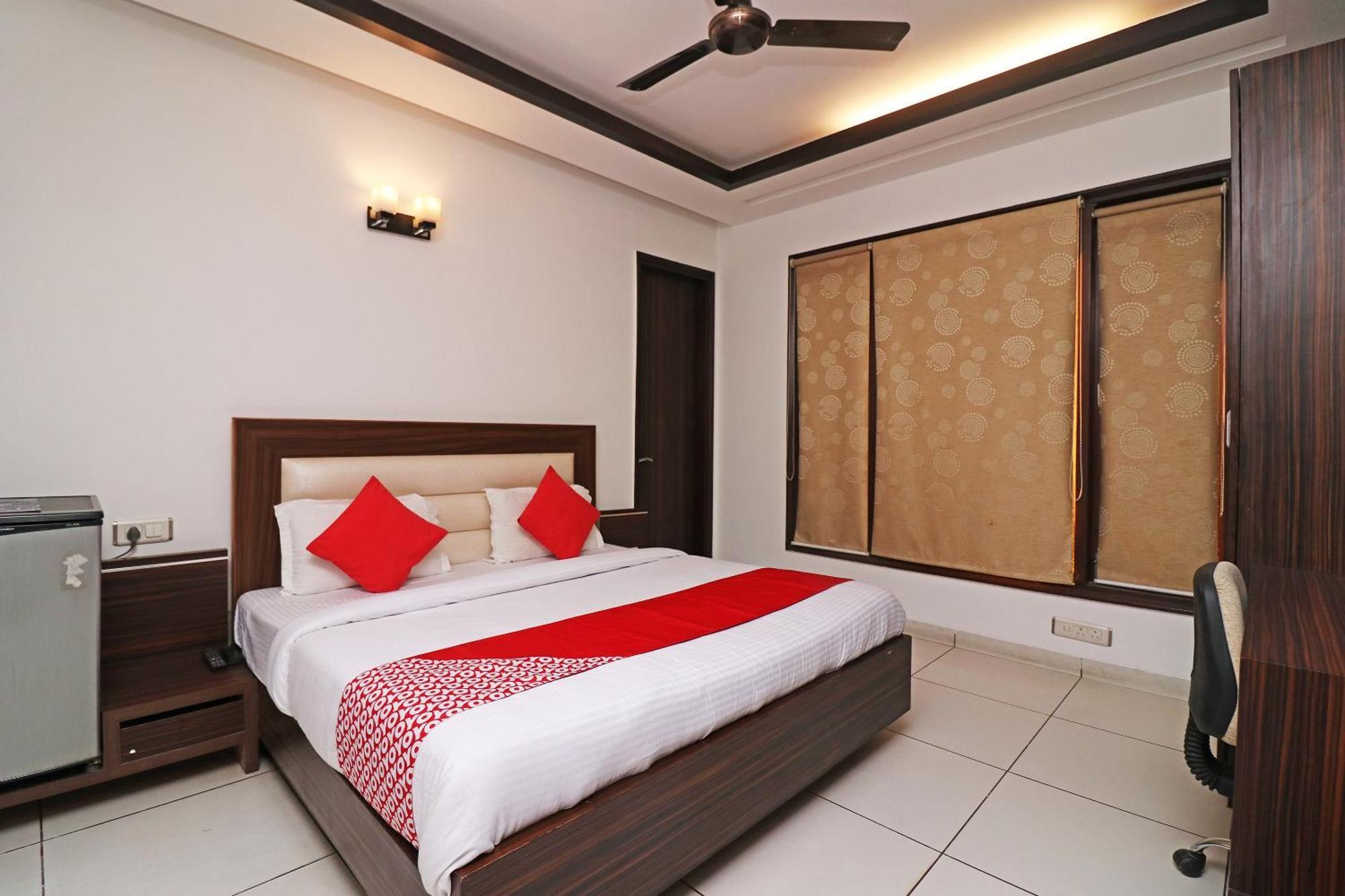 Wonderland Inn Near Aravali Biodiversity Park グルガウン エクステリア 写真